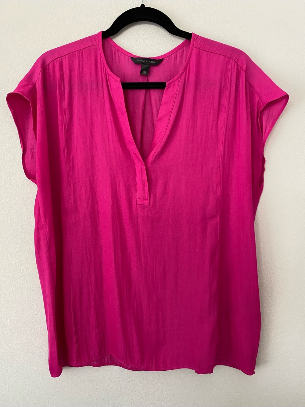 Banana Republic Fuchsia Split-Neck Short Sleeve Blouse